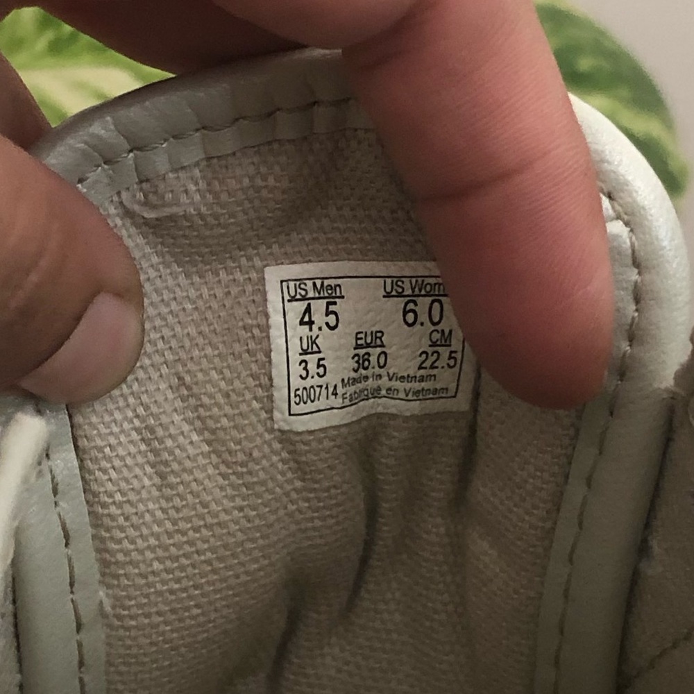 Vans - Picture 2 of 2